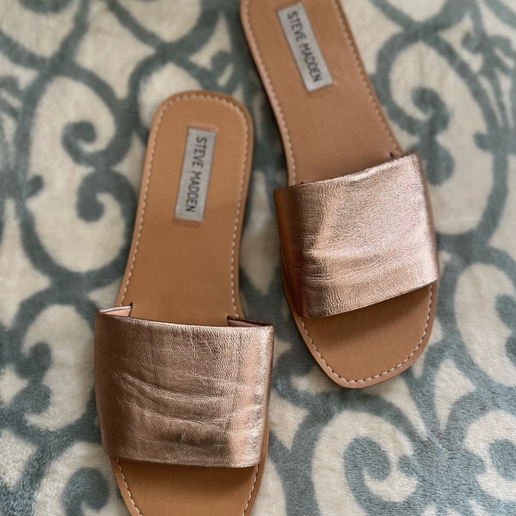 Steve Madden Island Sandals Rose Gold - Picture 2 of 4